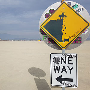 Warnung vor dem Abgrund (burning man 2016)